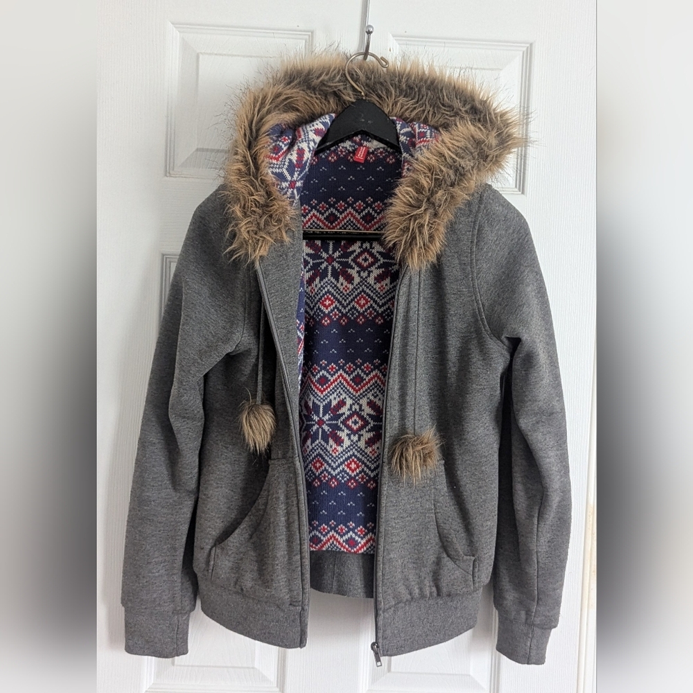 Y2K Vtg Ladies Size 10 Gray Hoodie w/Faux Fur Trim & PomPoms ❄️ Knitted Pattern - Picture 2 of 8